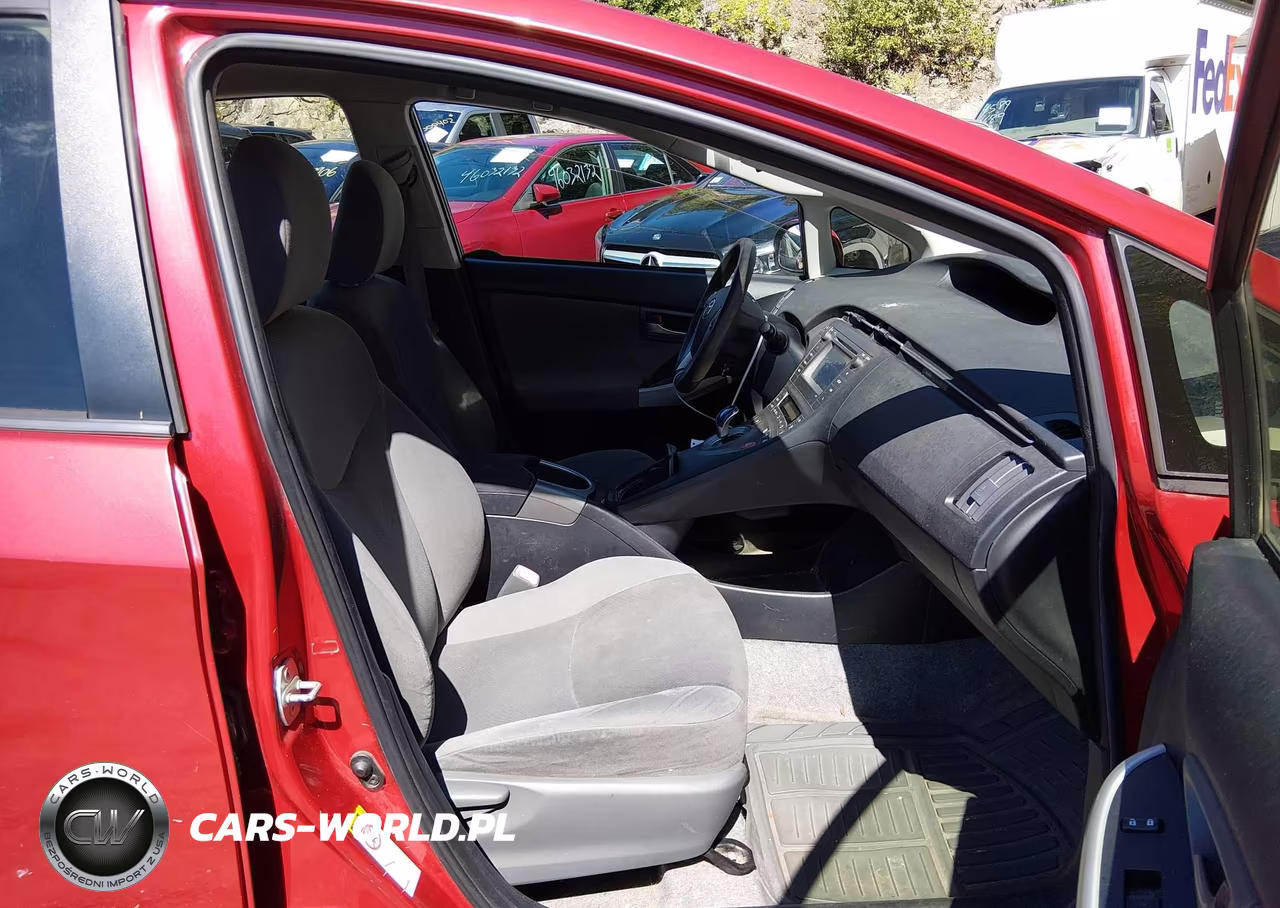 2013 Toyota Prius Two VIN:JTDKN3DU4D0354473 - 5