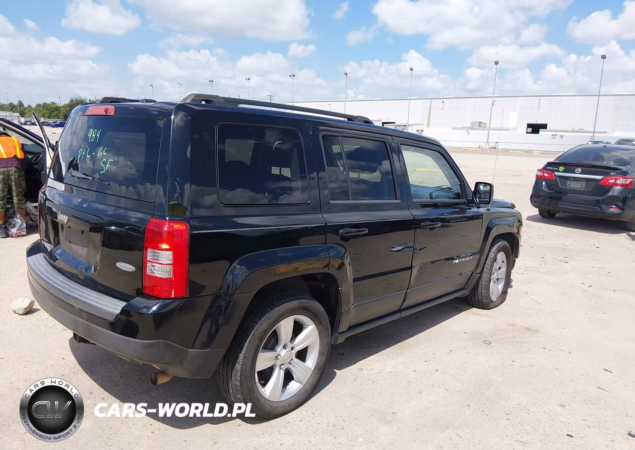 2015 Jeep Patriot Latitude VIN:1C4NJPFB3FD186493 - 4