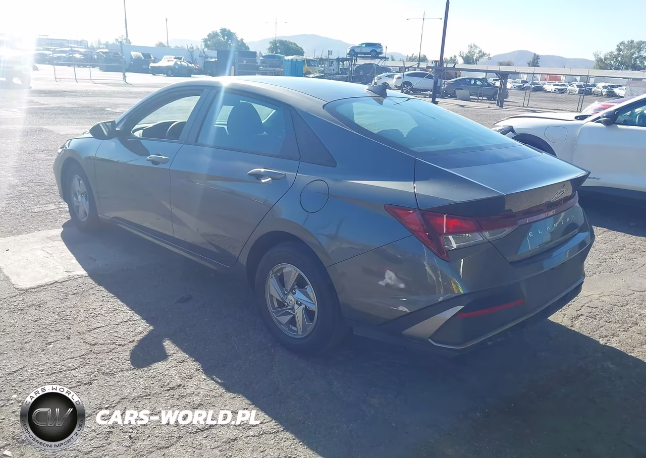 2025 Hyundai Elantra Se VIN:KMHLL4DG5SU018097 - 3