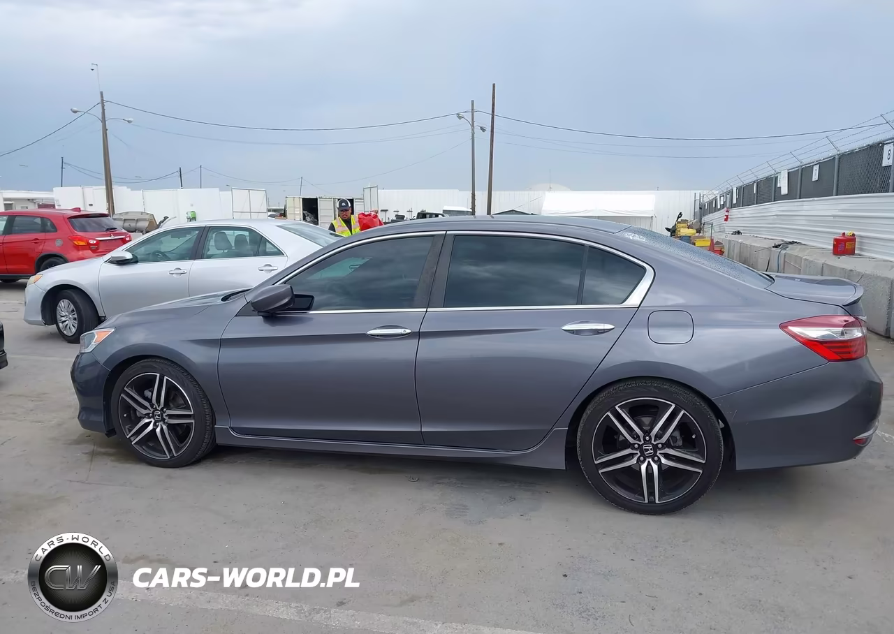 2017 Honda Accord Sport VIN:1HGCR2F59HA116211 - 14