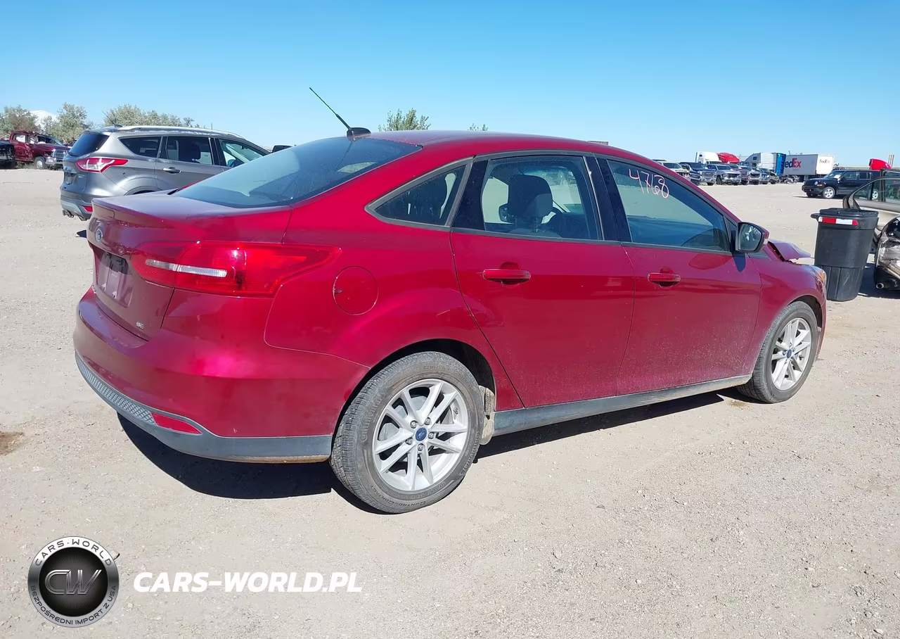 2017 Ford Focus Se VIN:1FADP3F20HL277139 - 4