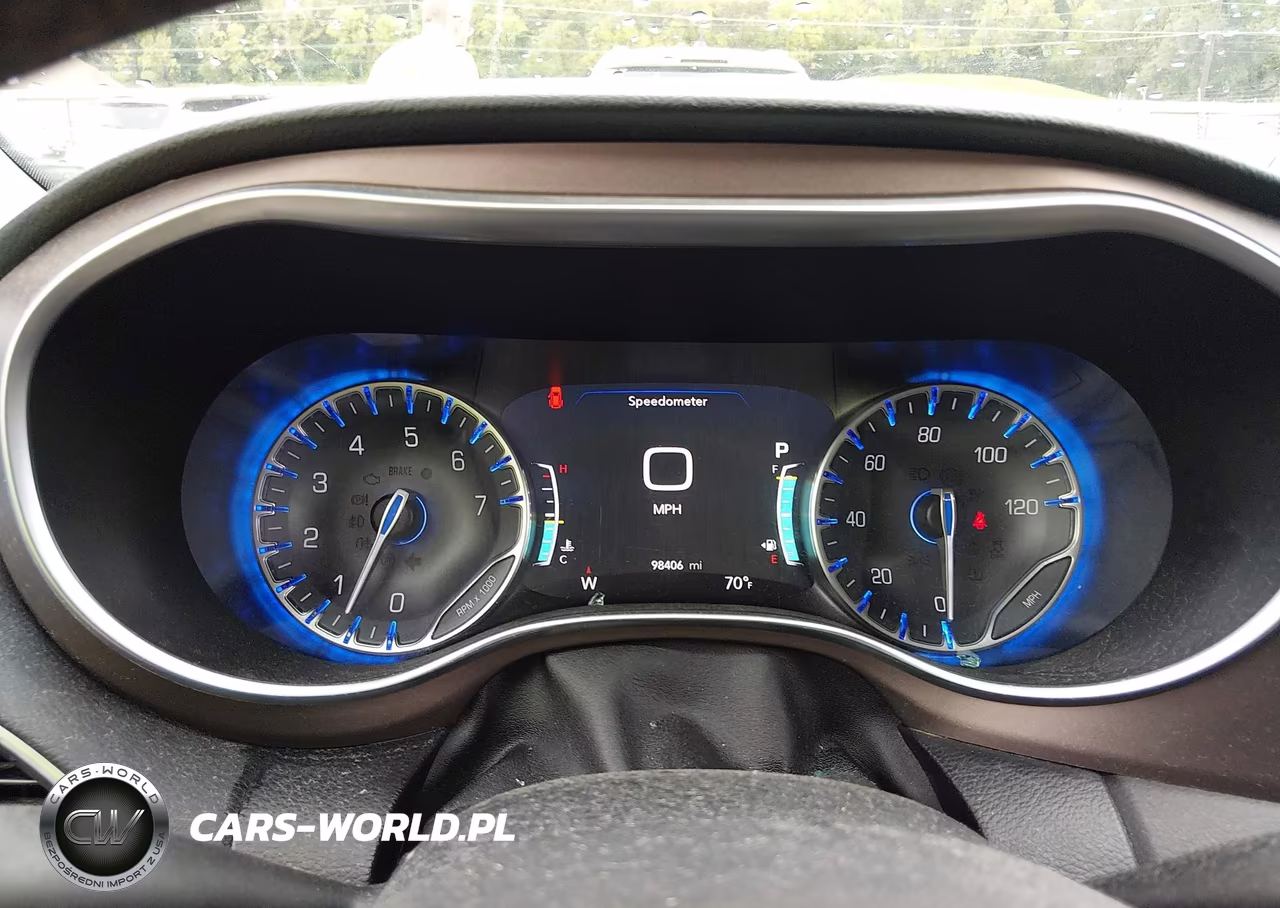2017 Chrysler Pacifica Touring-L Plus VIN:2C4RC1EG1HR635935 - 7