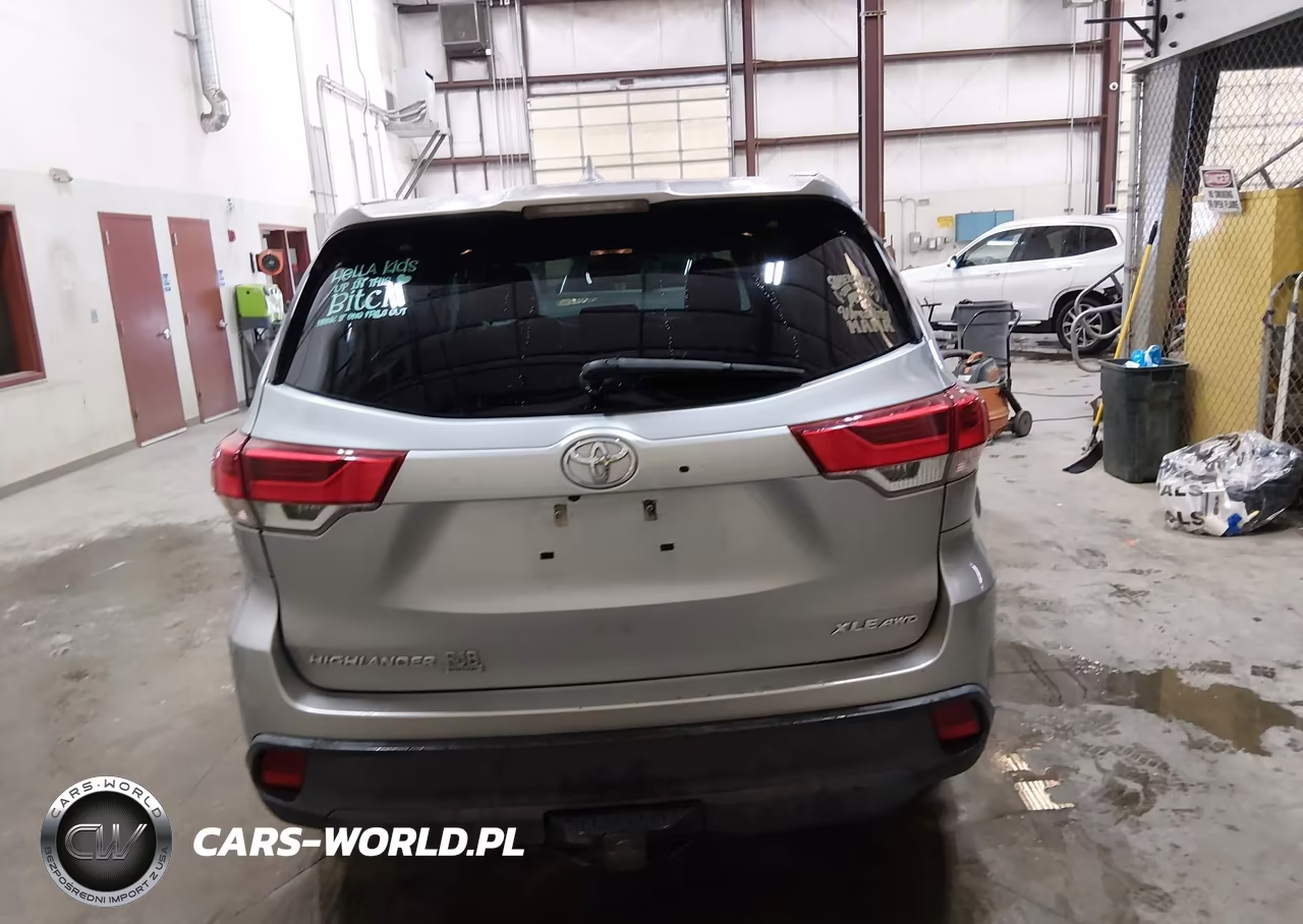 2018 Toyota Highlander Xle VIN:5TDJZRFH9JS541350 - 17