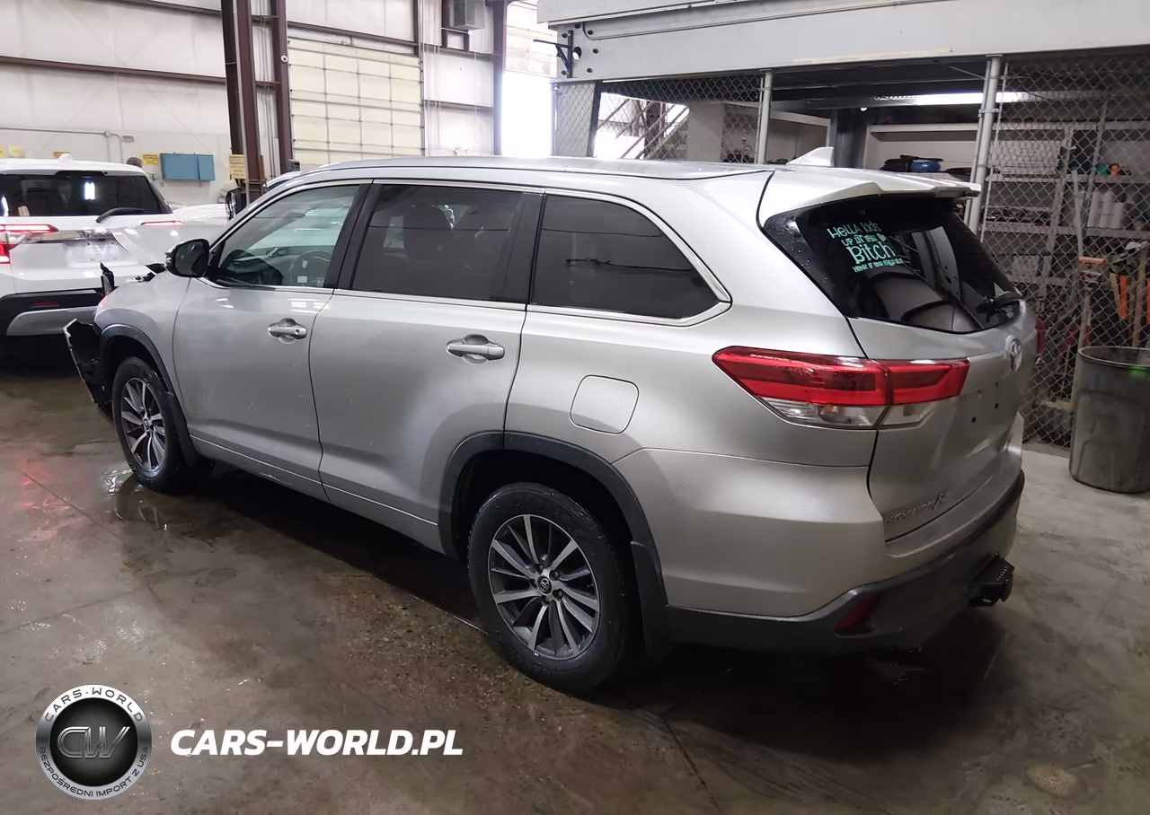 2018 Toyota Highlander Xle VIN:5TDJZRFH9JS541350 - 3