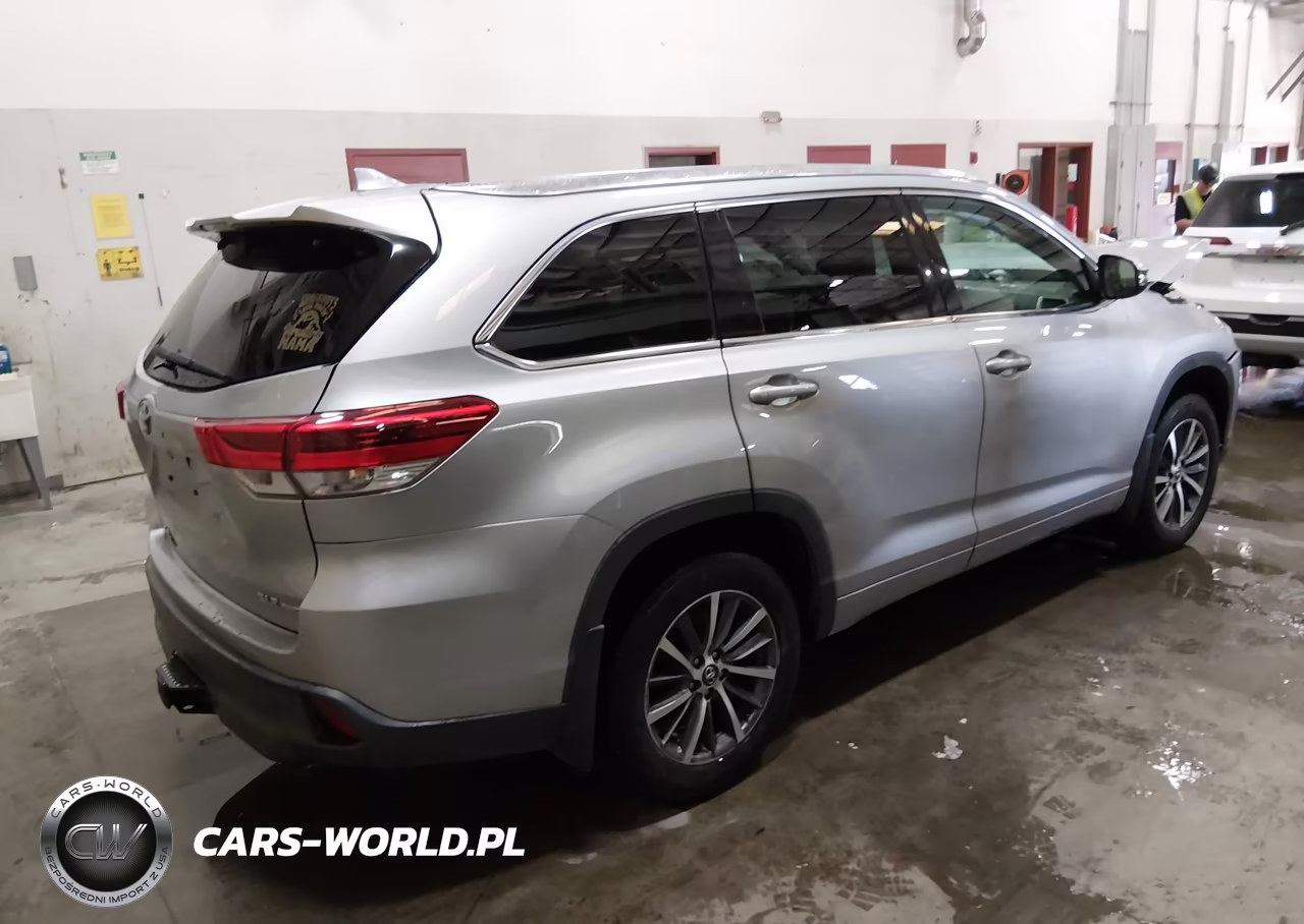 2018 Toyota Highlander Xle VIN:5TDJZRFH9JS541350 - 4