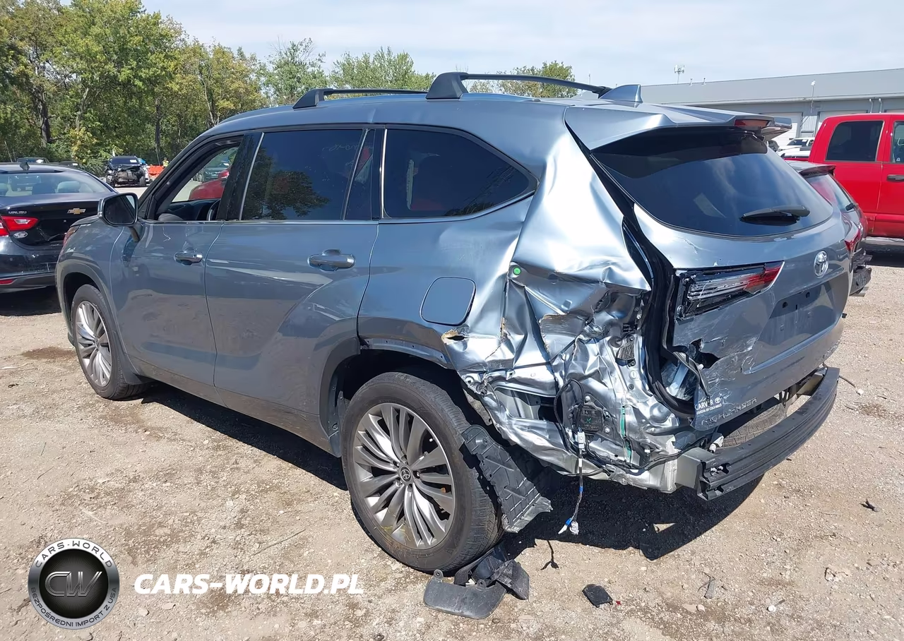 2023 Toyota Highlander Platinum VIN:5TDKDRBH2PS004790 - 3