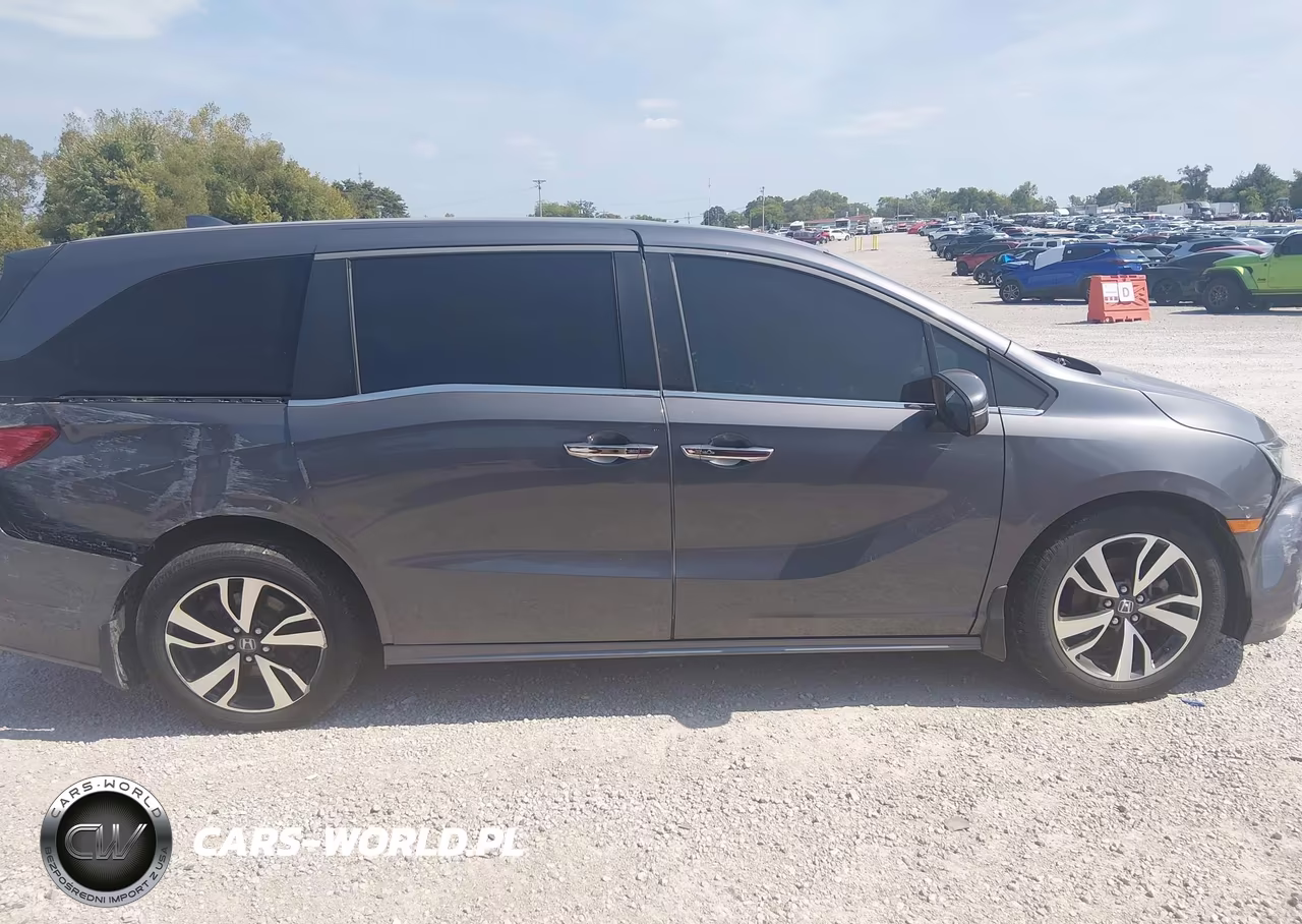 2021 Honda Odyssey Touring VIN:5FNRL6H84MB033960 - 13