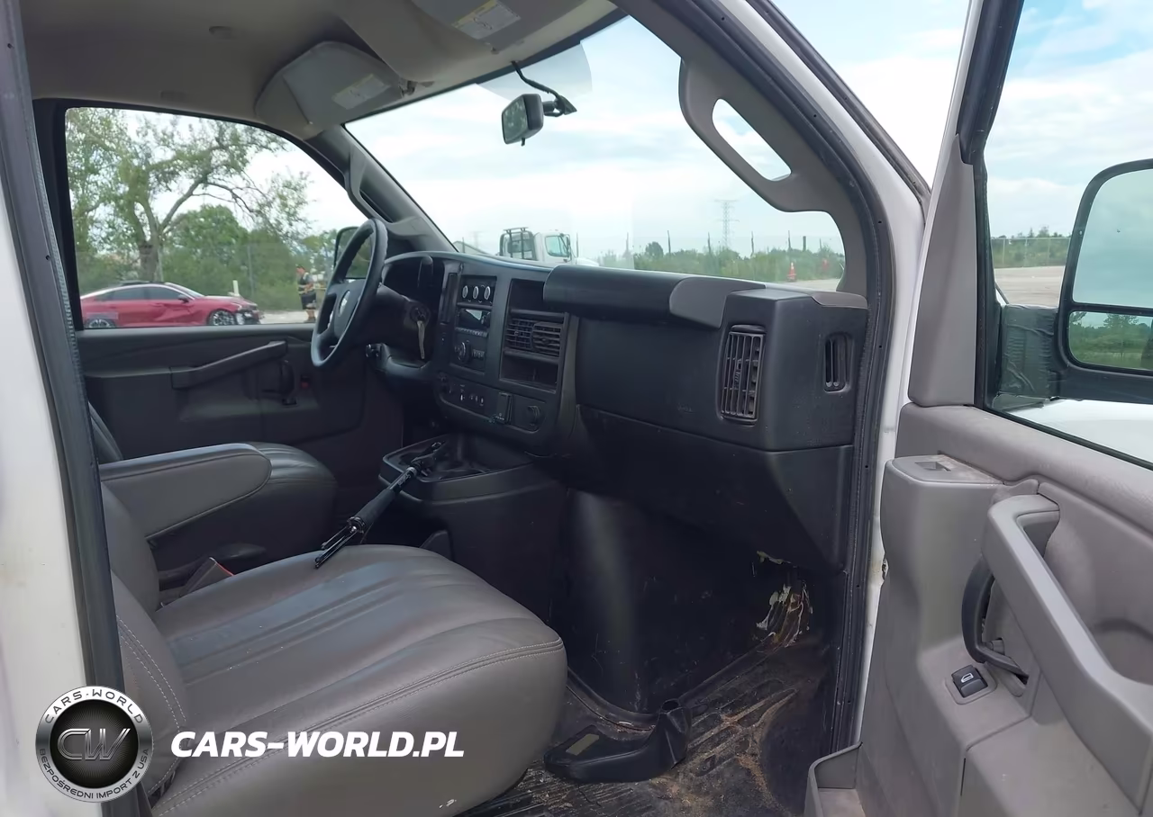 2018 Chevrolet Express 2500 Work Van VIN:1GCWGAFP0J1261527 - 5