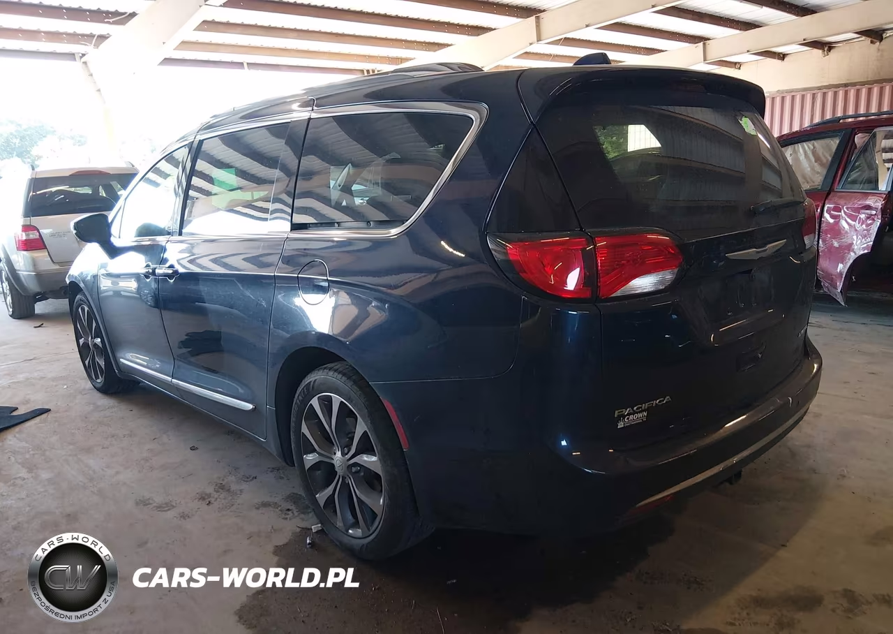 2018 Chrysler Pacifica Limited VIN:2C4RC1GGXJR108432 - 3
