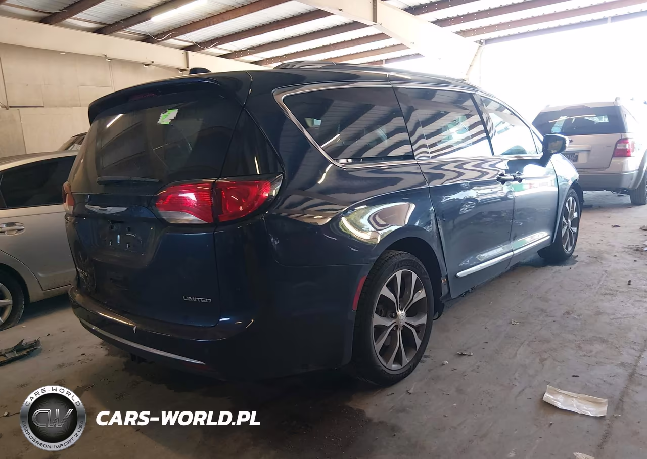 2018 Chrysler Pacifica Limited VIN:2C4RC1GGXJR108432 - 4