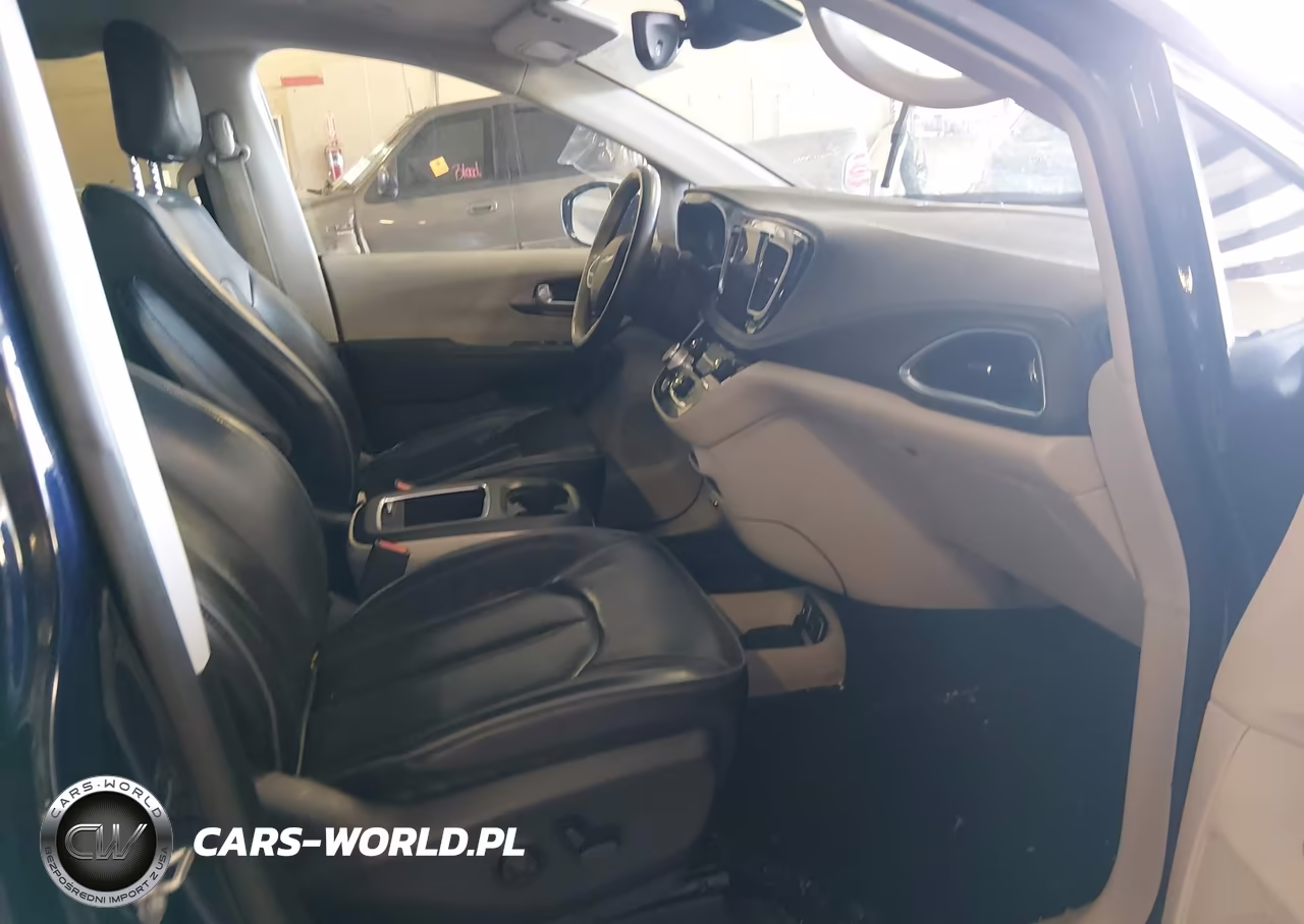 2018 Chrysler Pacifica Limited VIN:2C4RC1GGXJR108432 - 5