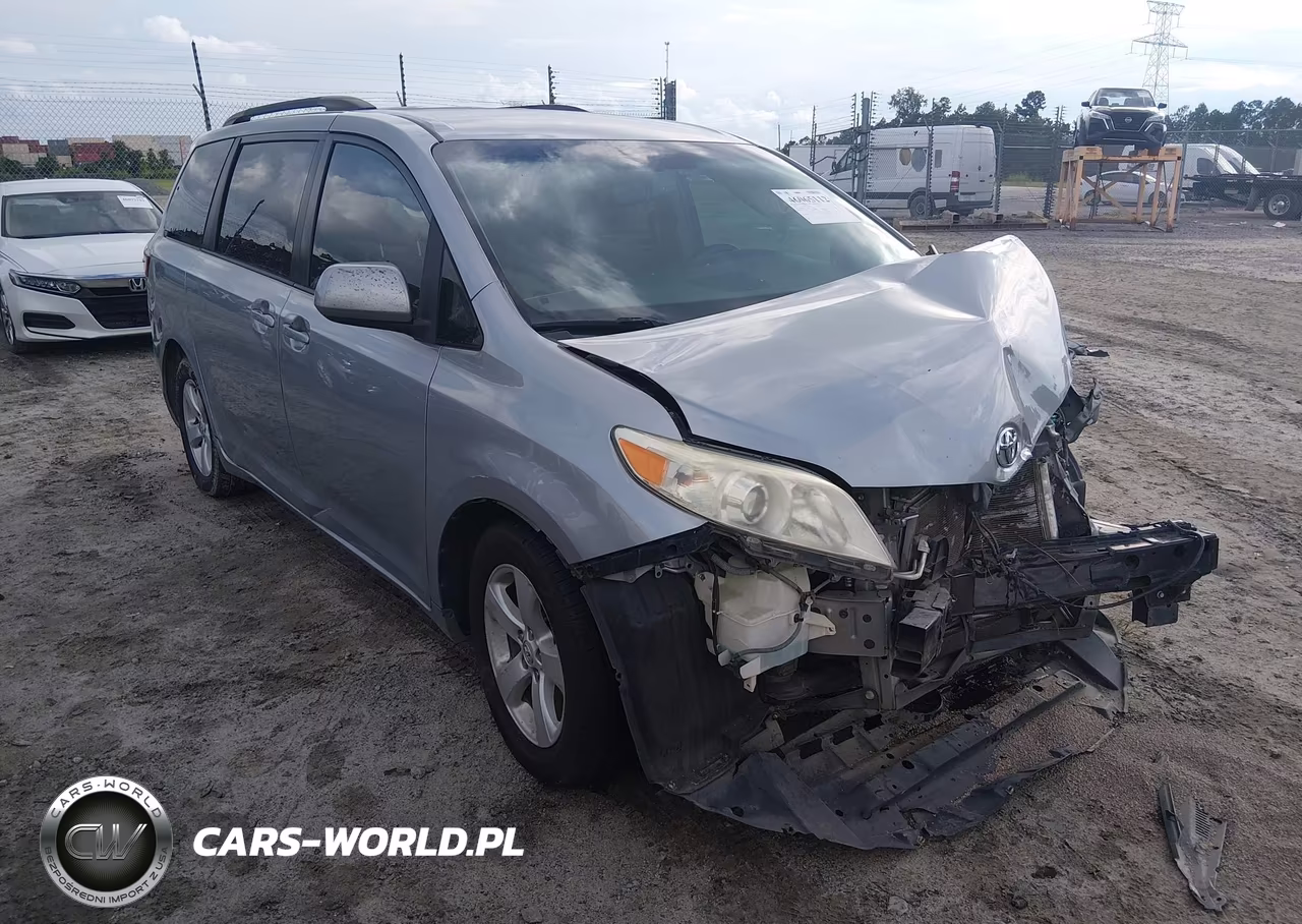 2015 Toyota Sienna Le 8 Passenger