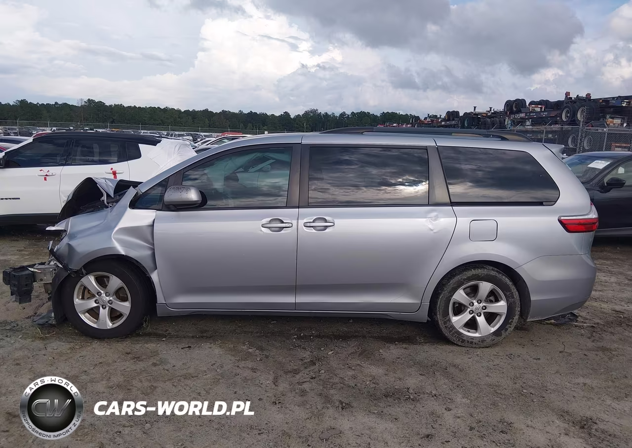 2015 Toyota Sienna Le 8 Passenger VIN:5TDKK3DC7FS543814 - 14