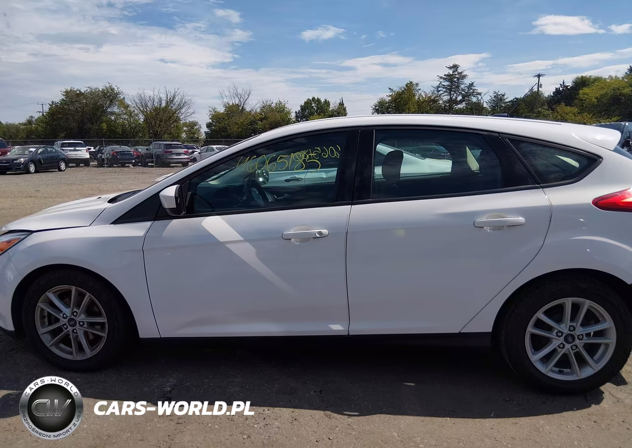 2018 Ford Focus Se VIN:1FADP3K2XJL283557 - 14