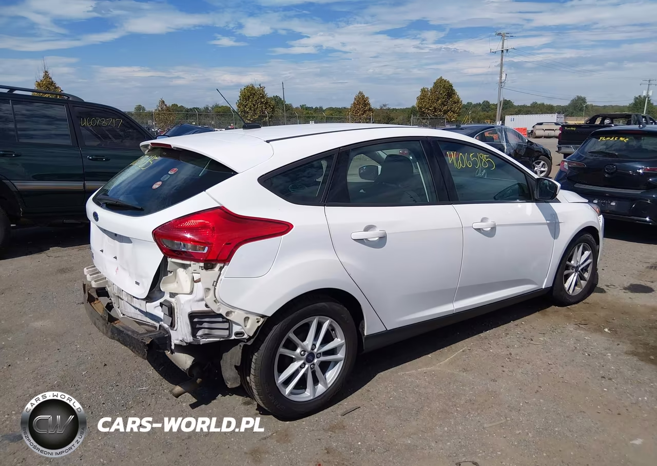 2018 Ford Focus Se VIN:1FADP3K2XJL283557 - 4