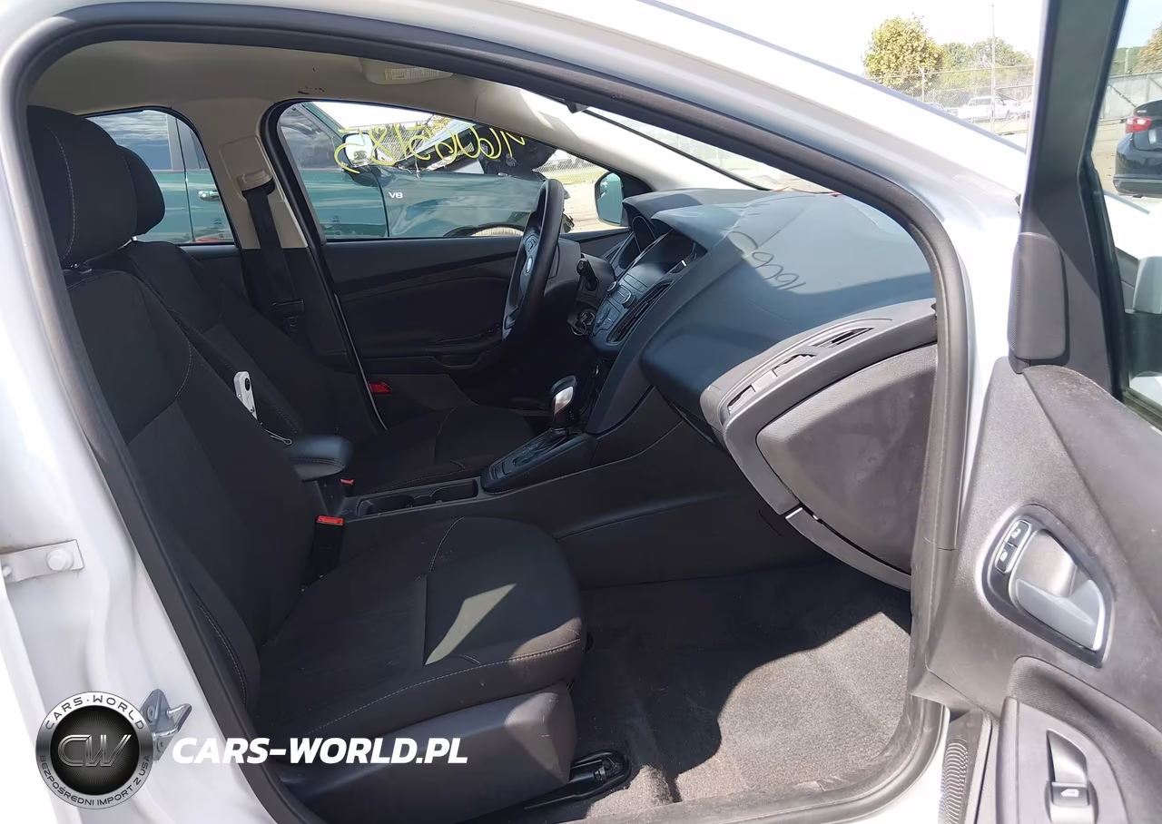 2018 Ford Focus Se VIN:1FADP3K2XJL283557 - 5