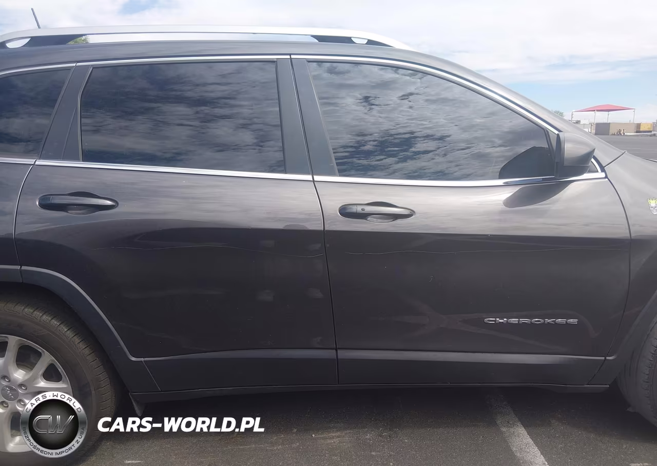 2018 Jeep Cherokee Latitude Plus Fwd VIN:1C4PJLLB7JD561817 - 13
