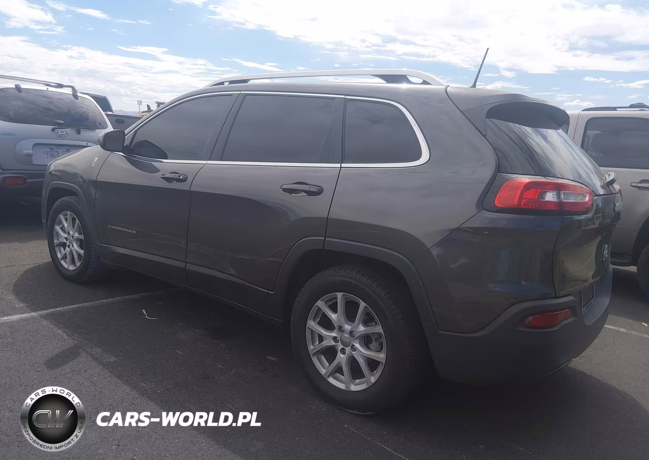 2018 Jeep Cherokee Latitude Plus Fwd VIN:1C4PJLLB7JD561817 - 3