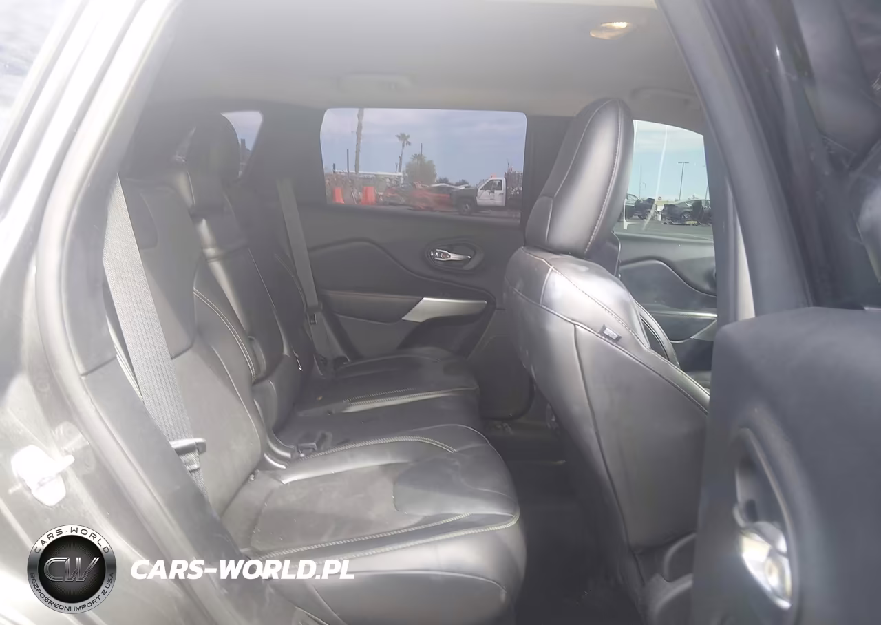 2018 Jeep Cherokee Latitude Plus Fwd VIN:1C4PJLLB7JD561817 - 8