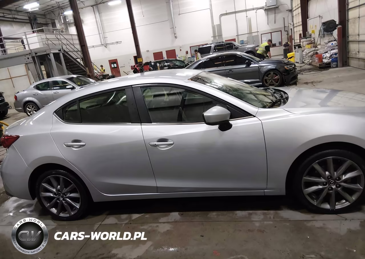 2018 Mazda Mazda3 Touring VIN:3MZBN1V30JM199503 - 13