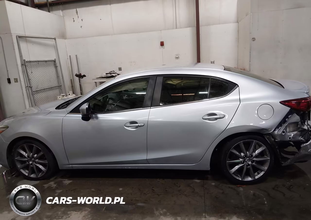 2018 Mazda Mazda3 Touring VIN:3MZBN1V30JM199503 - 14