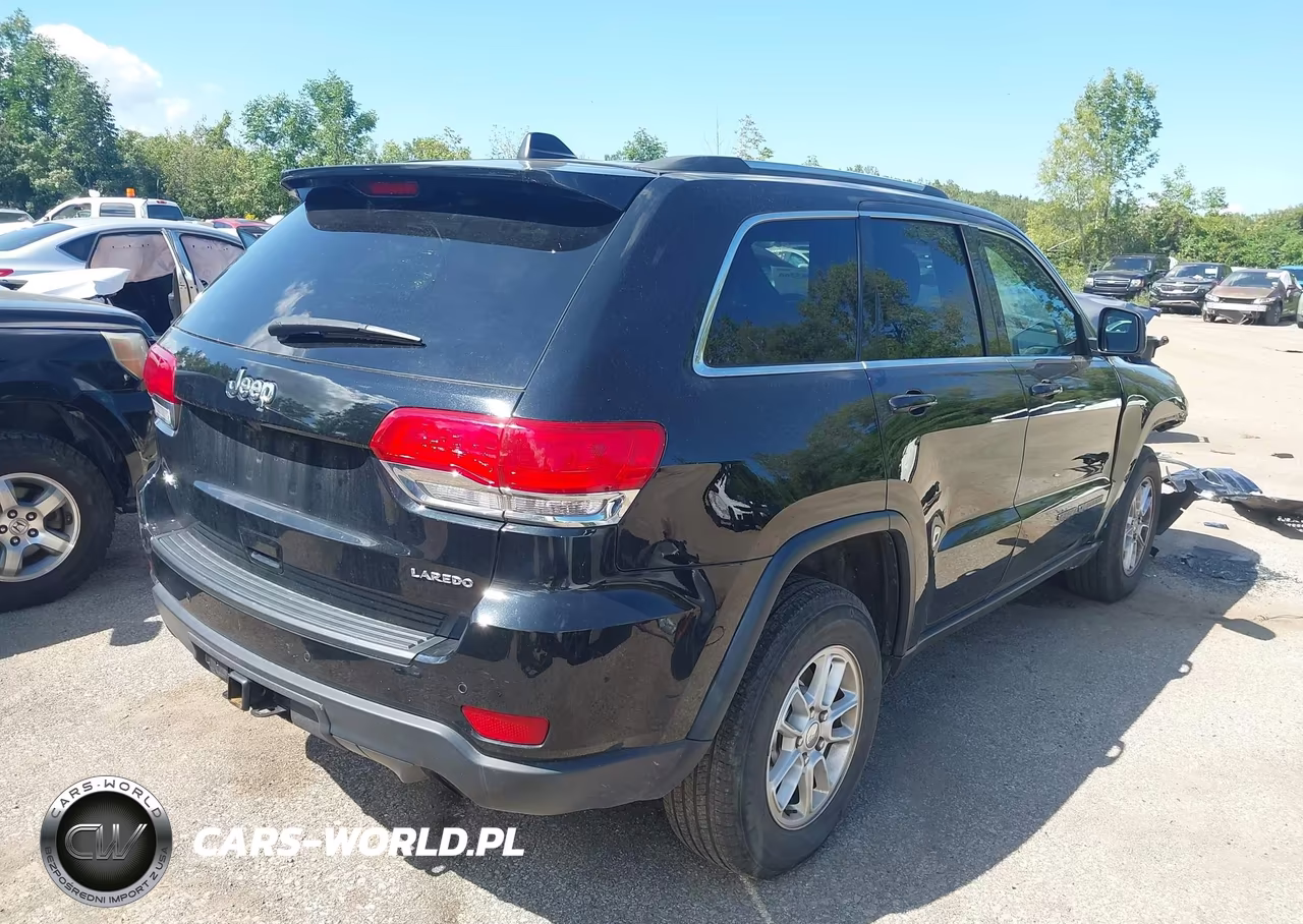 2018 Jeep Grand Cherokee Laredo E 4X4 VIN:1C4RJFAG6JC297956 - 4