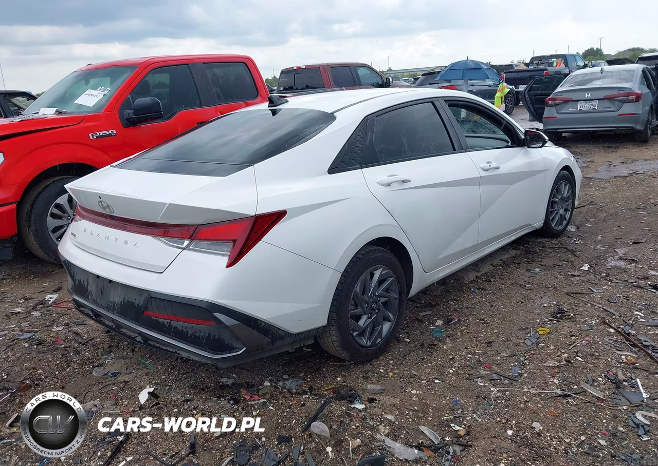 2024 Hyundai Elantra Sel VIN:KMHLM4DGXRU642453 - 4