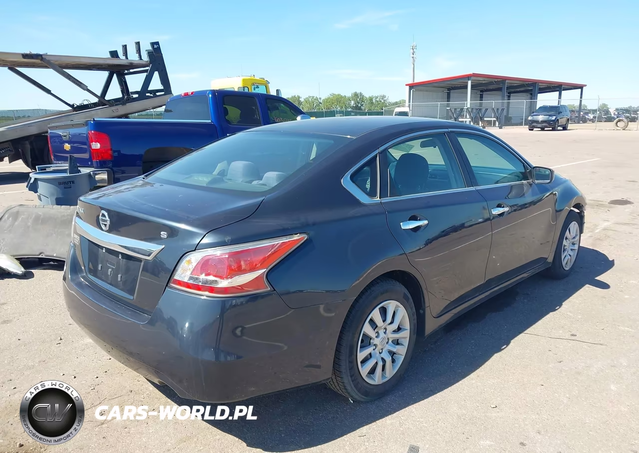 2015 Nissan Altima 2.5 S VIN:1N4AL3AP9FC178303 - 4