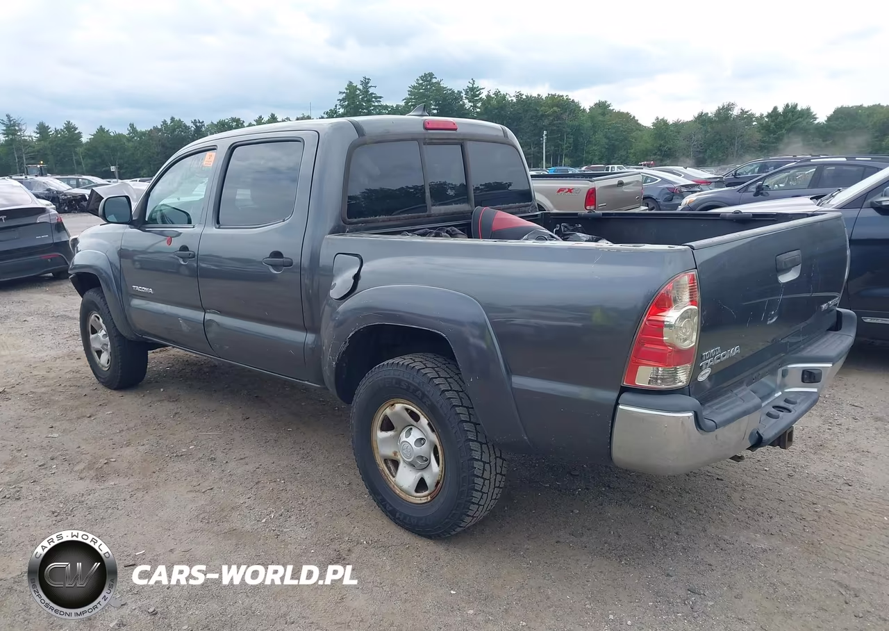 2015 Toyota Tacoma Base V6 VIN:3TMLU4EN3FM203676 - 3