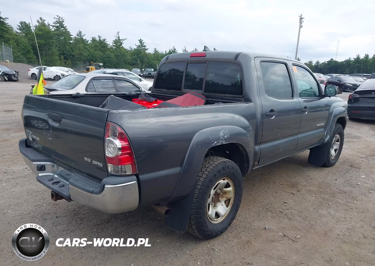 2015 Toyota Tacoma Base V6 VIN:3TMLU4EN3FM203676 - 4