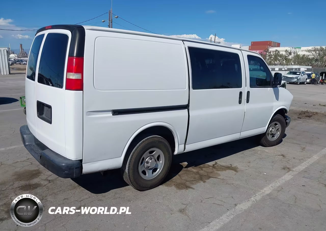2007 Chevrolet Express Work Van VIN:1GCFG15X171240020 - 4