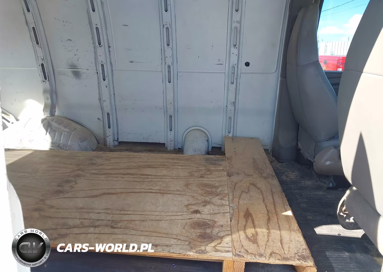 2007 Chevrolet Express Work Van VIN:1GCFG15X171240020 - 8
