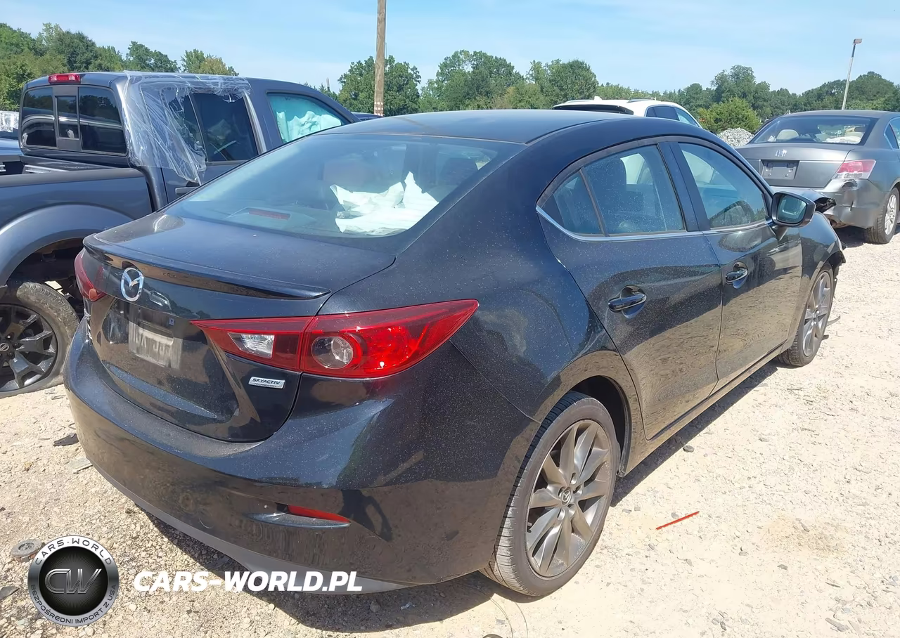 2018 Mazda Mazda3 Touring VIN:3MZBN1V34JM208932 - 4