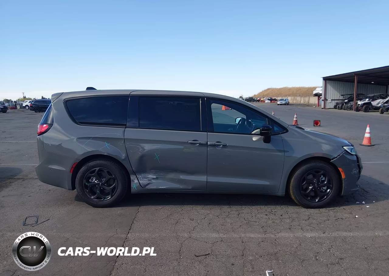 2023 Chrysler Pacifica Hybrid Limited VIN:2C4RC1S74PR562871 - 13