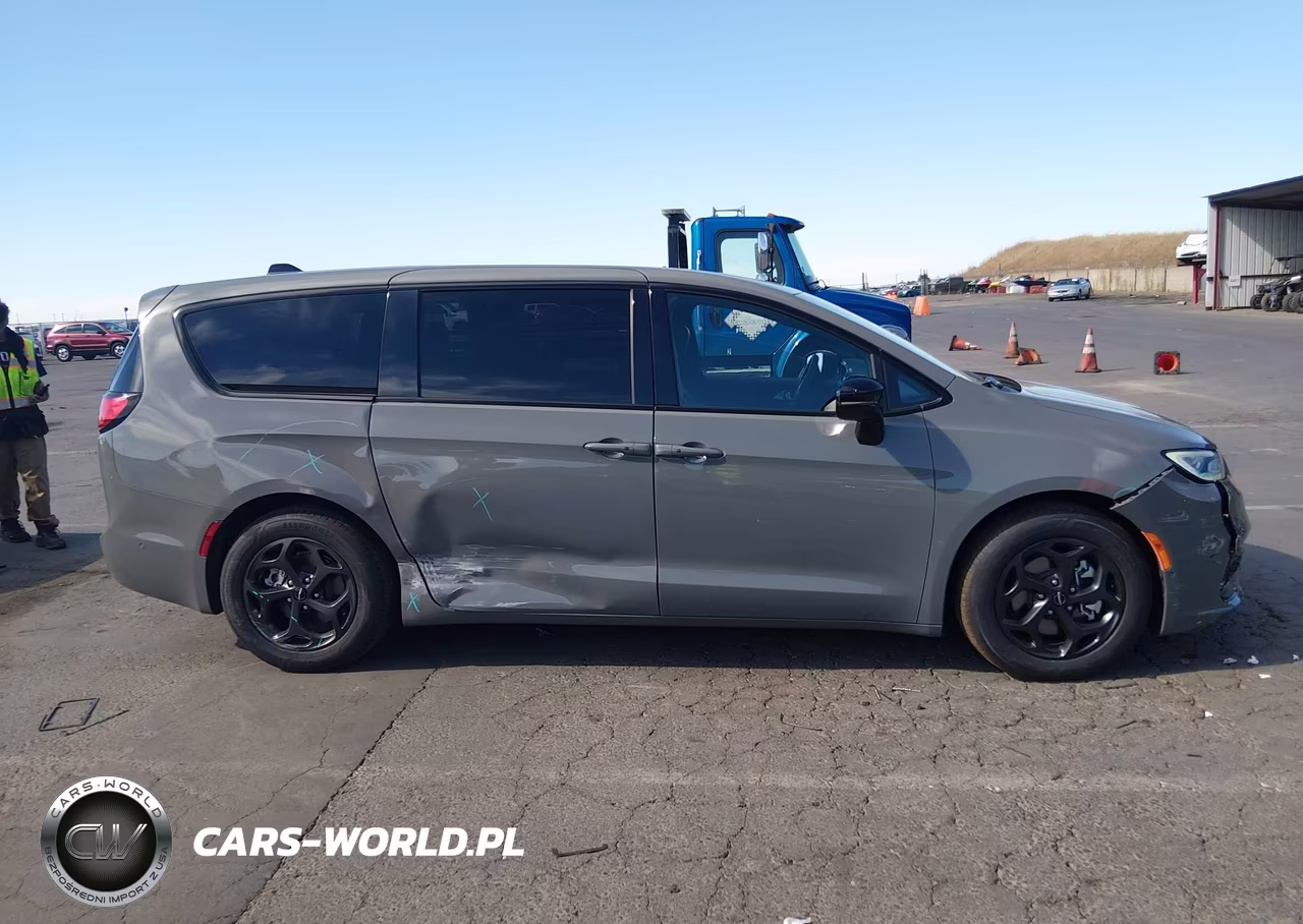 2023 Chrysler Pacifica Hybrid Limited VIN:2C4RC1S74PR562871 - 6
