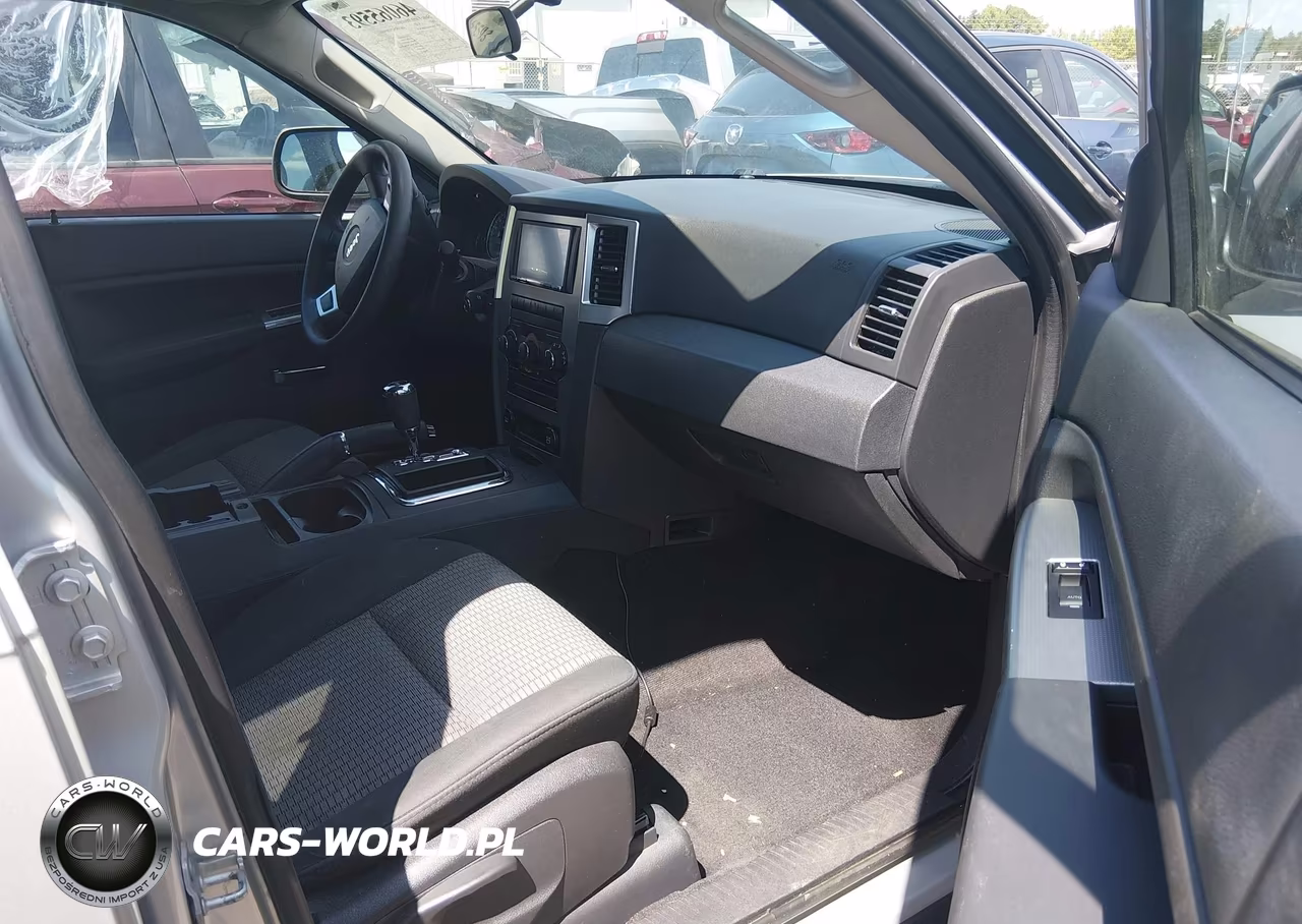 2009 Jeep Grand Cherokee Laredo VIN:1J8GR48K49C525679 - 5