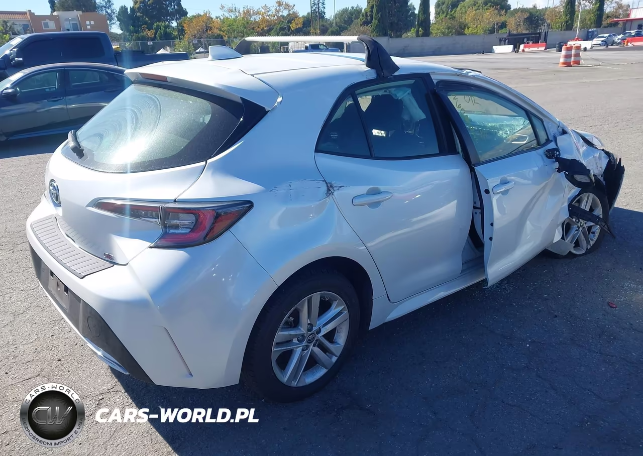 2021 Toyota Corolla Se VIN:JTND4MBE5M3122861 - 4