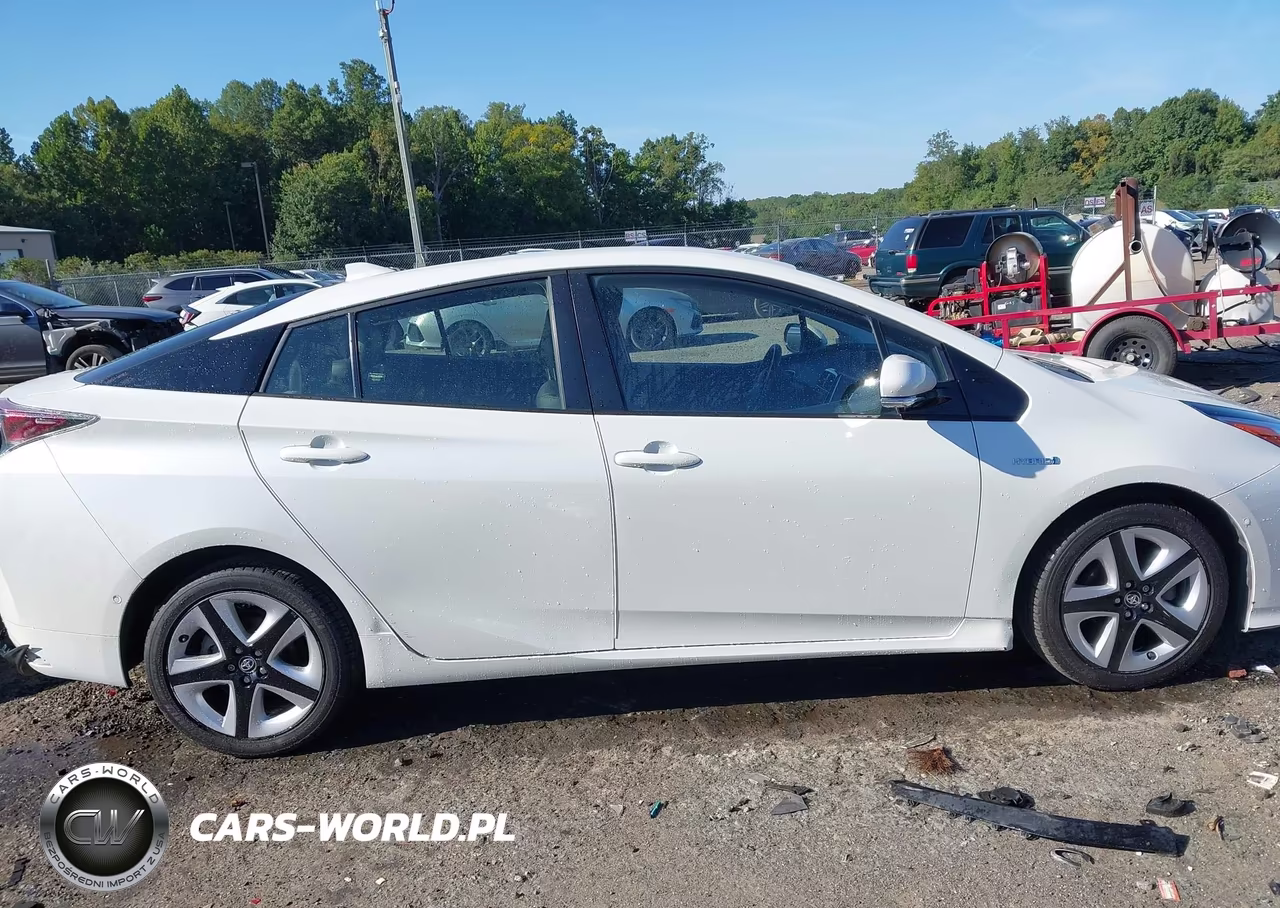 2017 Toyota Prius Four Touring VIN:JTDKARFUXH3047437 - 13