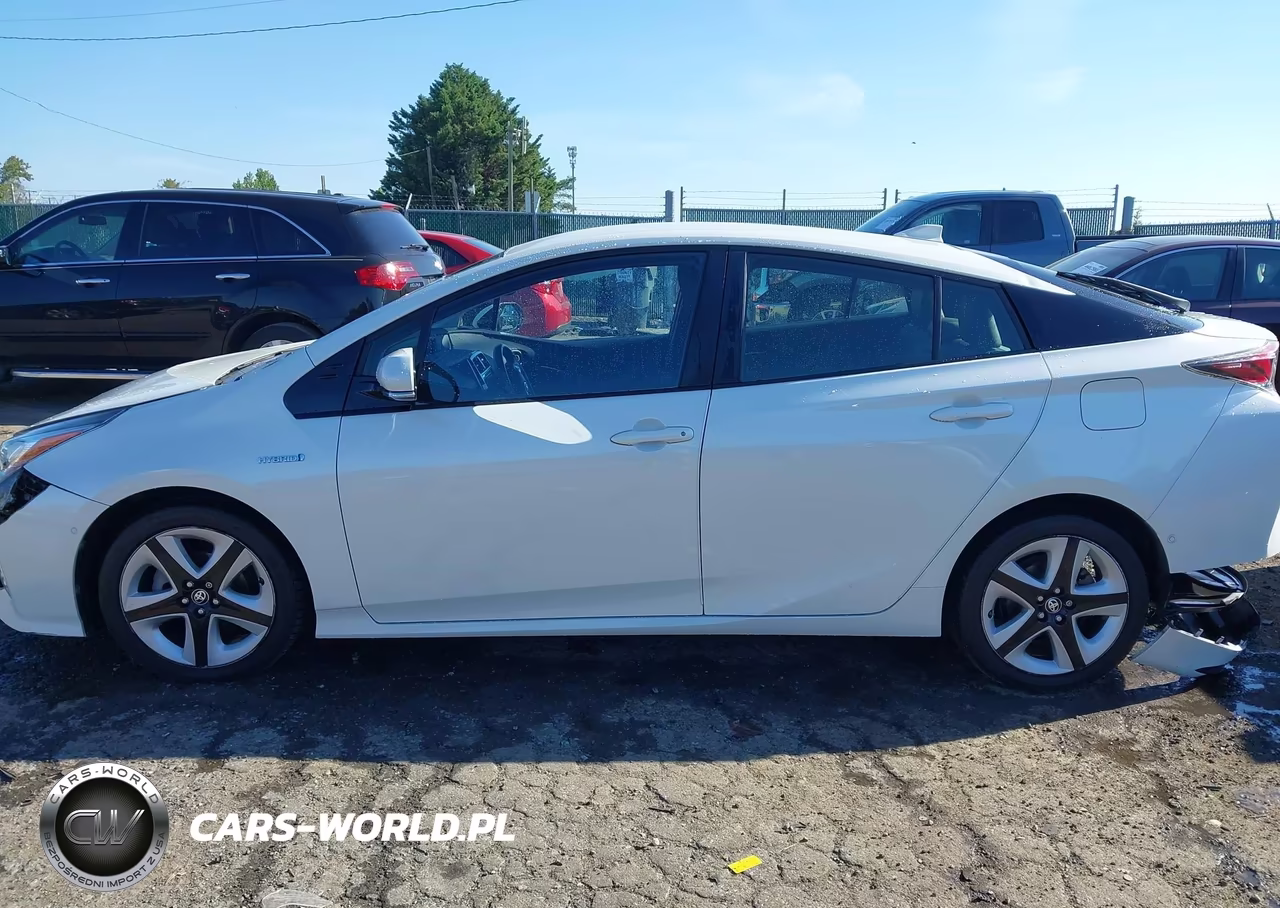 2017 Toyota Prius Four Touring VIN:JTDKARFUXH3047437 - 14