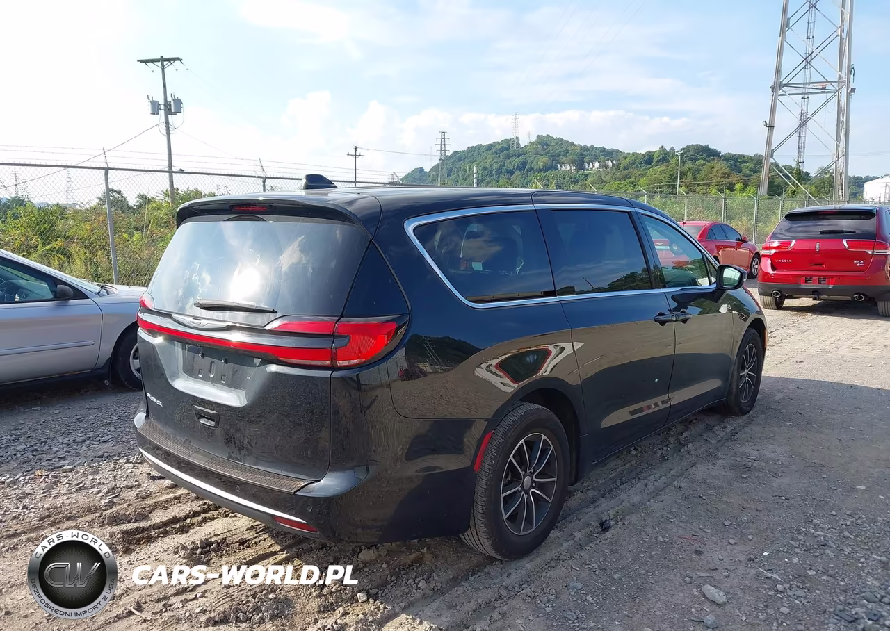 2023 Chrysler Pacifica Touring L VIN:2C4RC1BG6PR550298 - 4