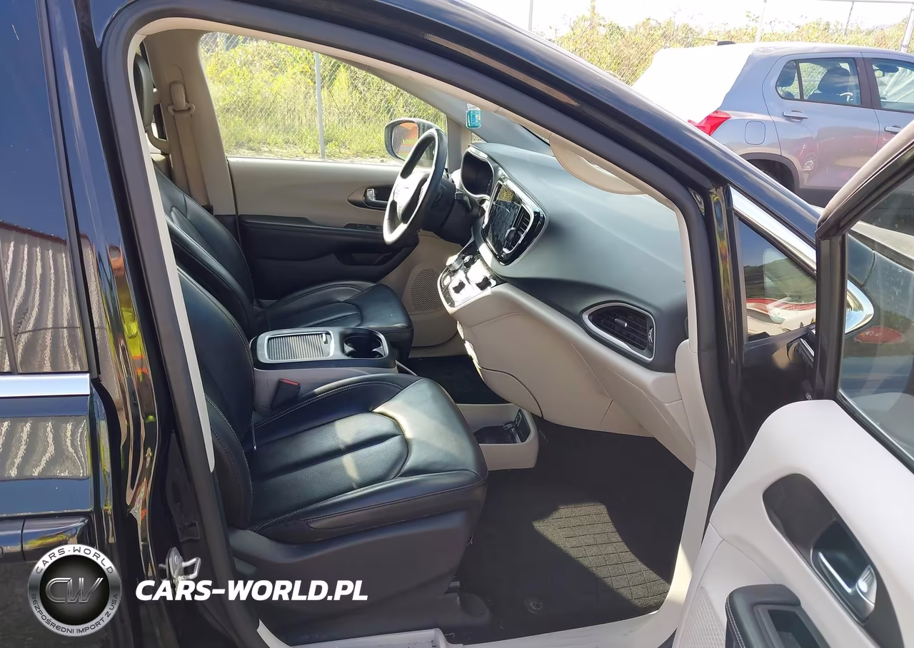 2023 Chrysler Pacifica Touring L VIN:2C4RC1BG6PR550298 - 5