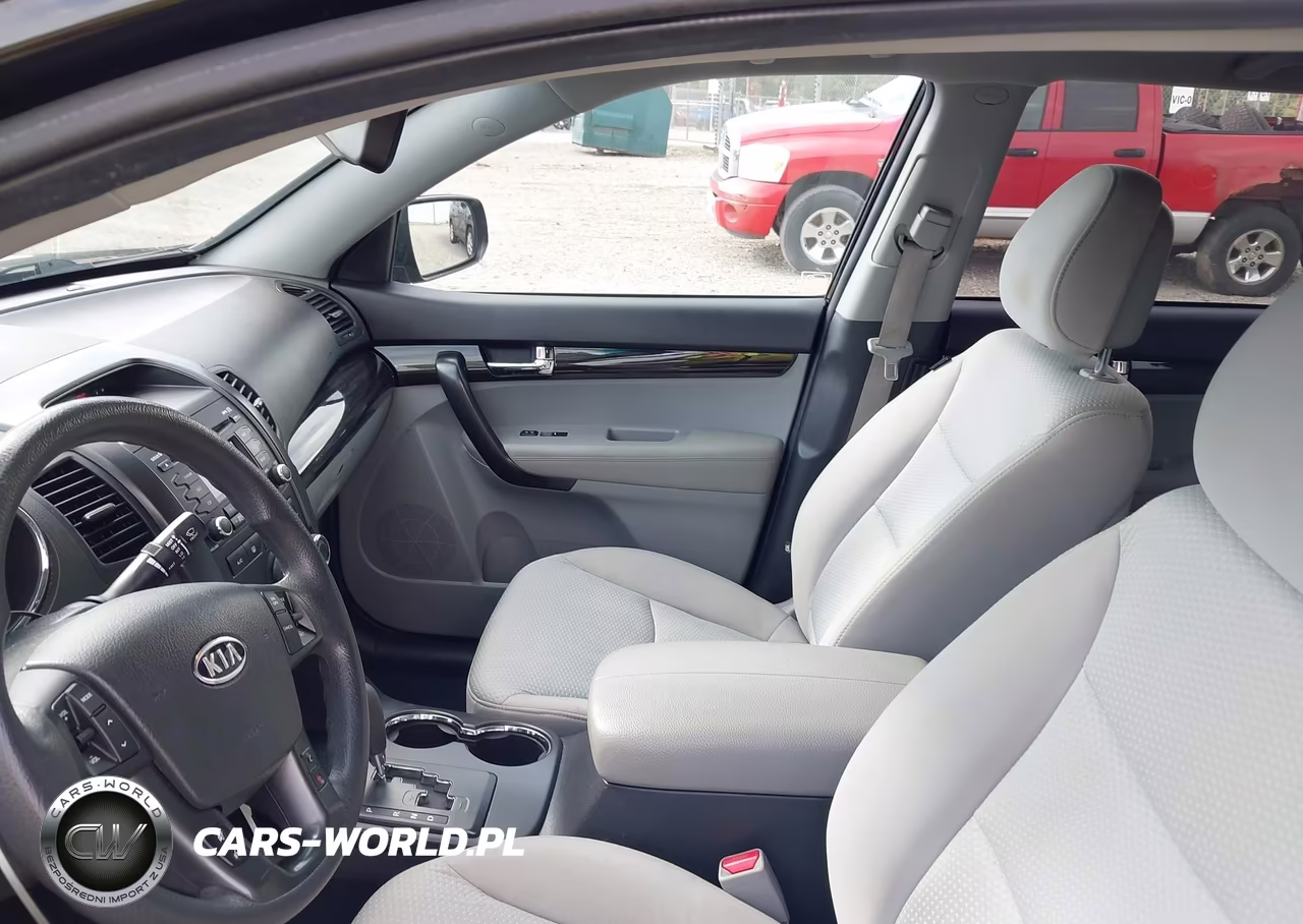 2012 Kia Sorento Lx VIN:5XYKT3A6XCG215999 - 5