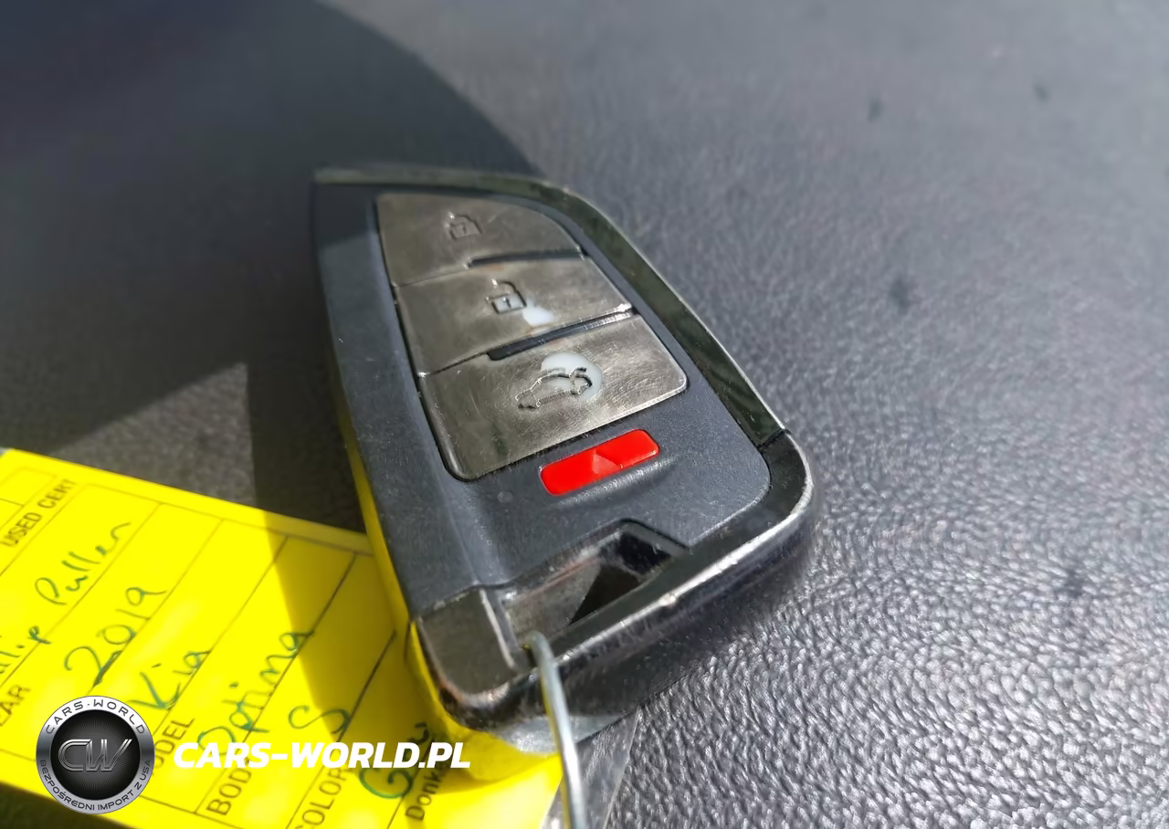 2019 Kia Optima S VIN:5XXGT4L32KG327813 - 11