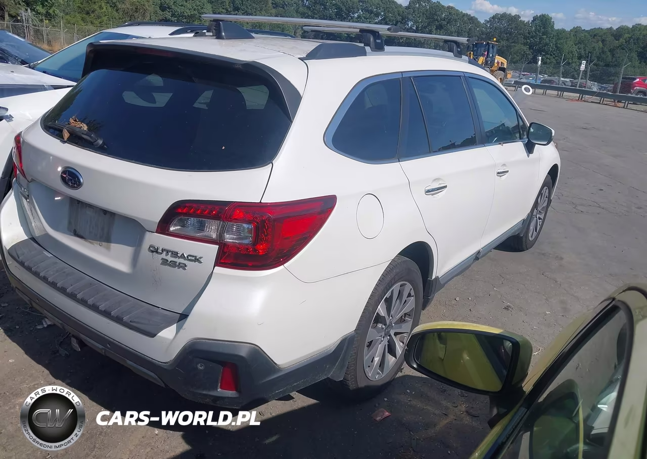 2019 Subaru Outback 3.6R Touring VIN:4S4BSETC1K3357383 - 4