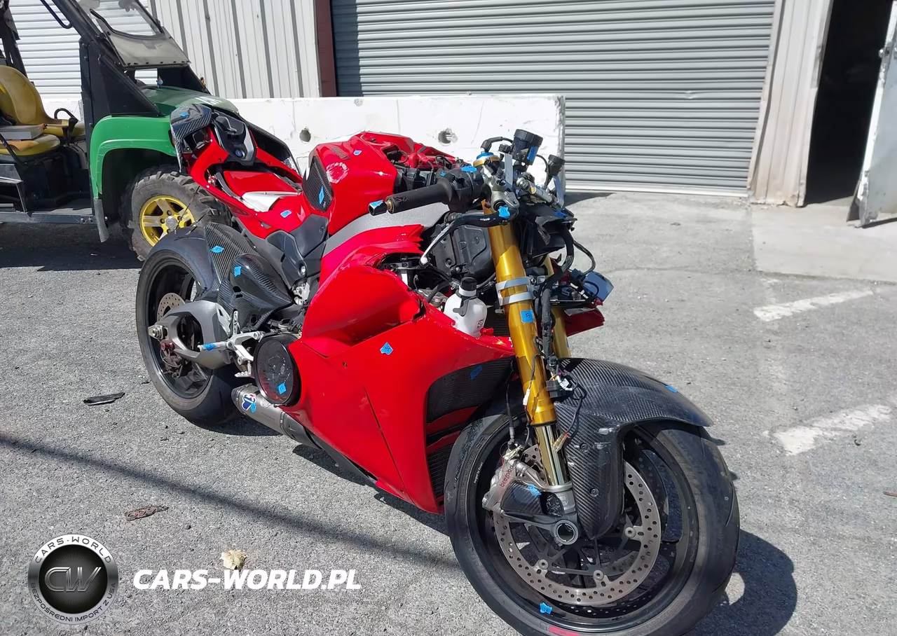 2025 Ducati Panigale V4-V4S
