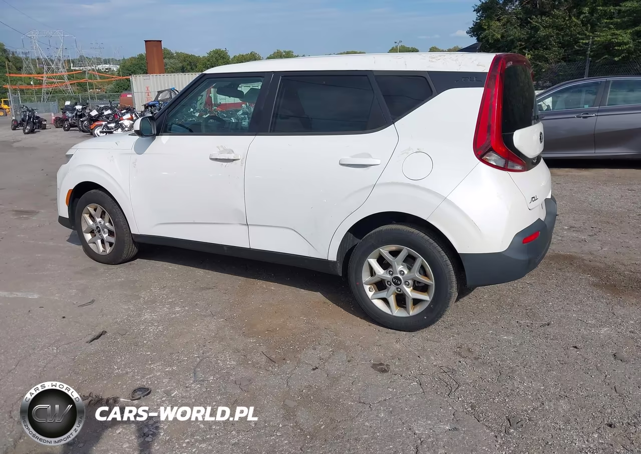 2020 Kia Soul S VIN:KNDJ23AU4L7055631 - 3