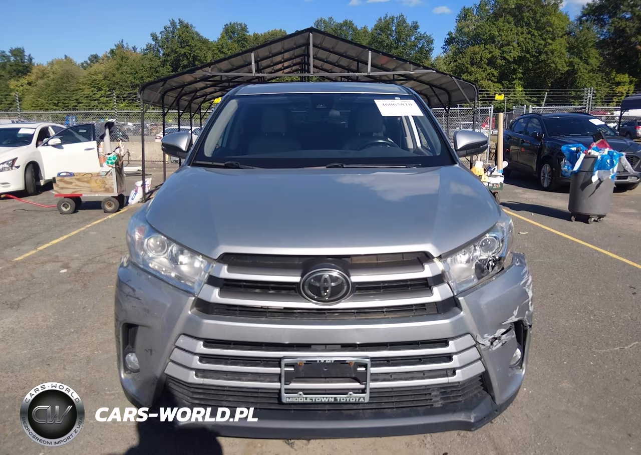 2018 Toyota Highlander Le Plus VIN:5TDBZRFH0JS825695 - 12