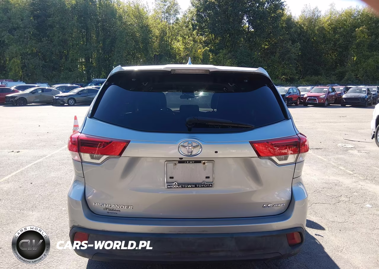 2018 Toyota Highlander Le Plus VIN:5TDBZRFH0JS825695 - 16