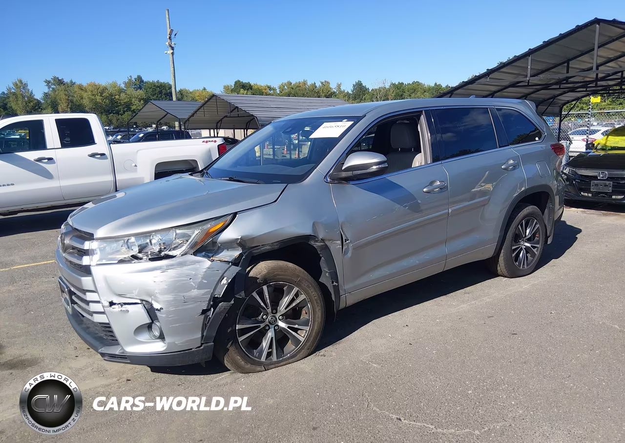 2018 Toyota Highlander Le Plus VIN:5TDBZRFH0JS825695 - 2