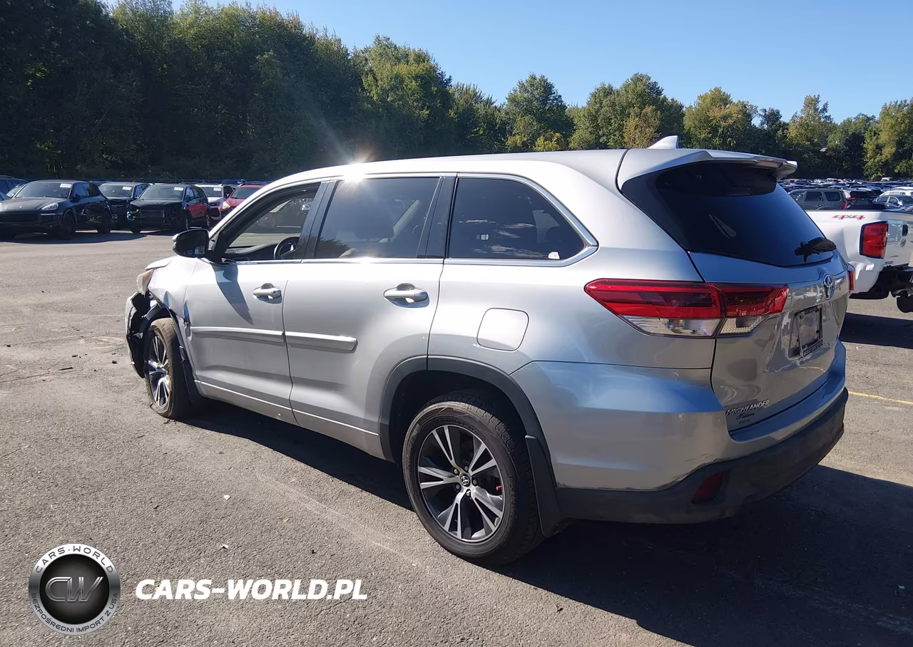 2018 Toyota Highlander Le Plus VIN:5TDBZRFH0JS825695 - 3